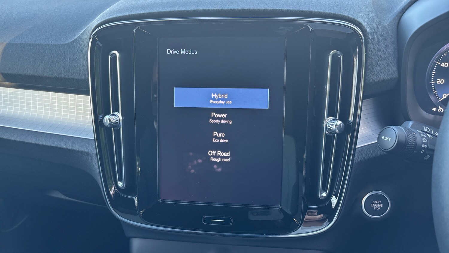 Used Volvo XC40 2023 for sale - 77758586: Photo 25