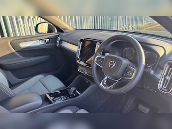 Used Volvo XC40 2023 for sale - 77758586: Photo