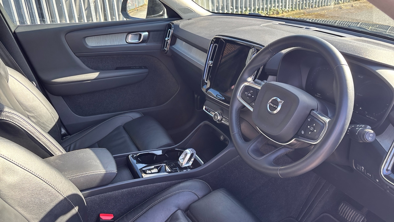 Used Volvo XC40 2021 for sale - 77999239: Photo 4