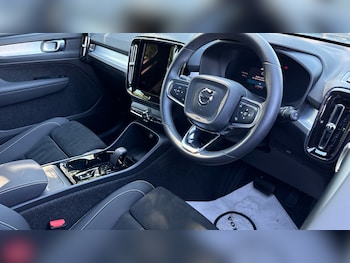 Used Volvo XC40 2025 for sale - 79407960: Photo