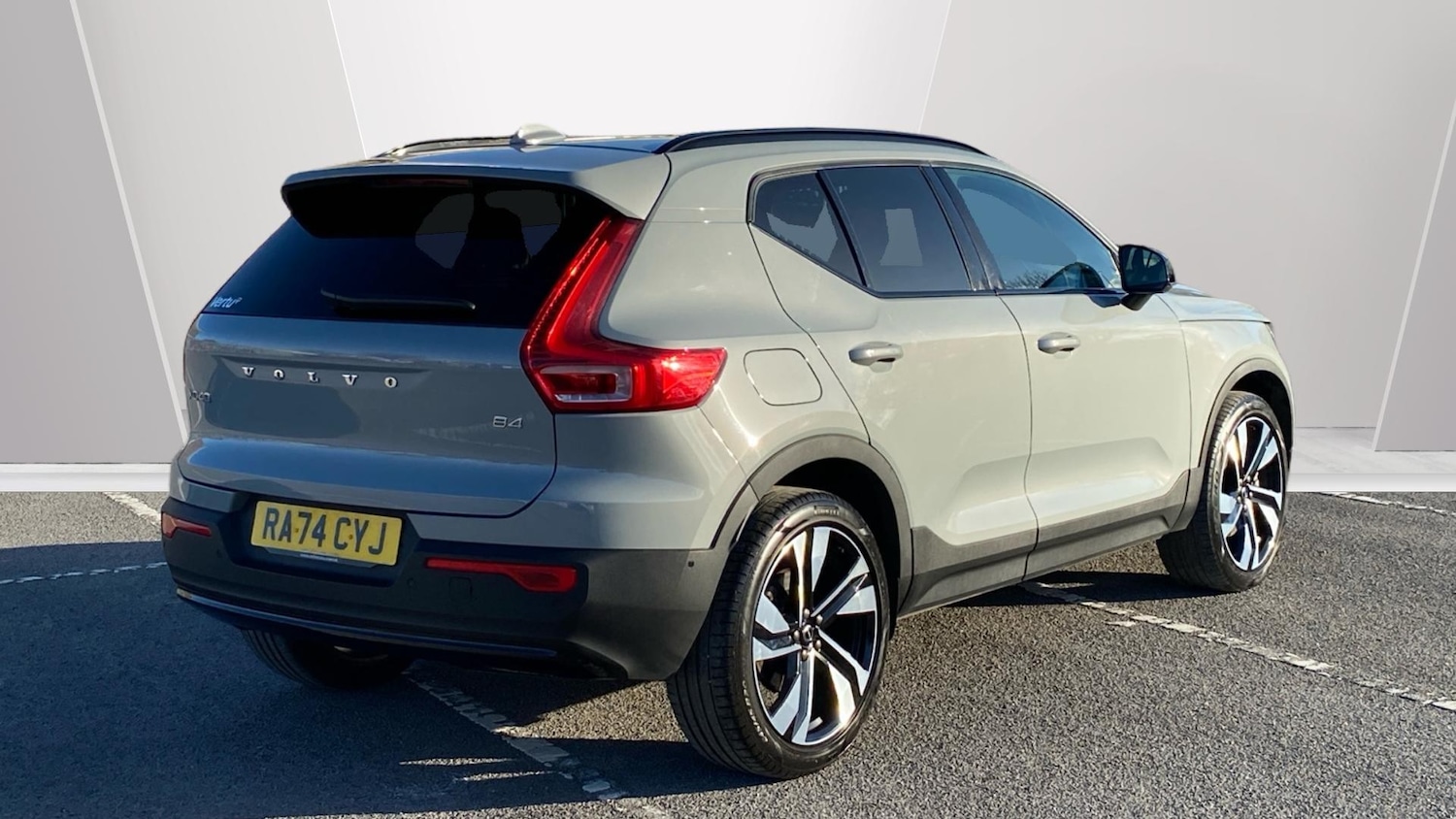 Used Volvo XC40 2025 for sale - 78109191: Photo 2