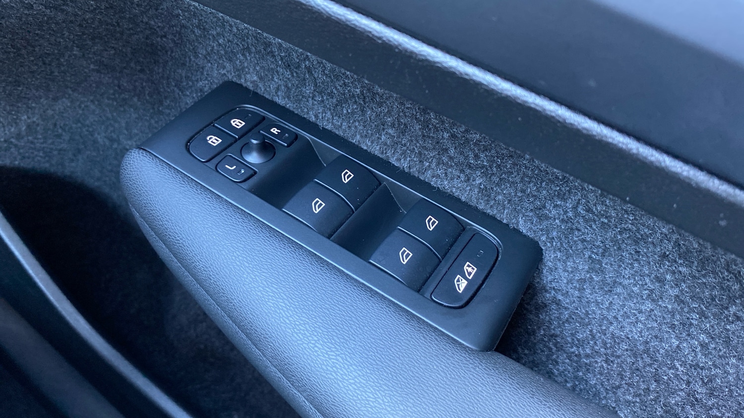 Used Volvo XC40 2025 for sale - 78109191: Photo 23