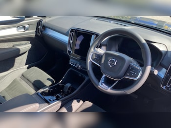Used Volvo XC40 2025 for sale - 79445696: Photo