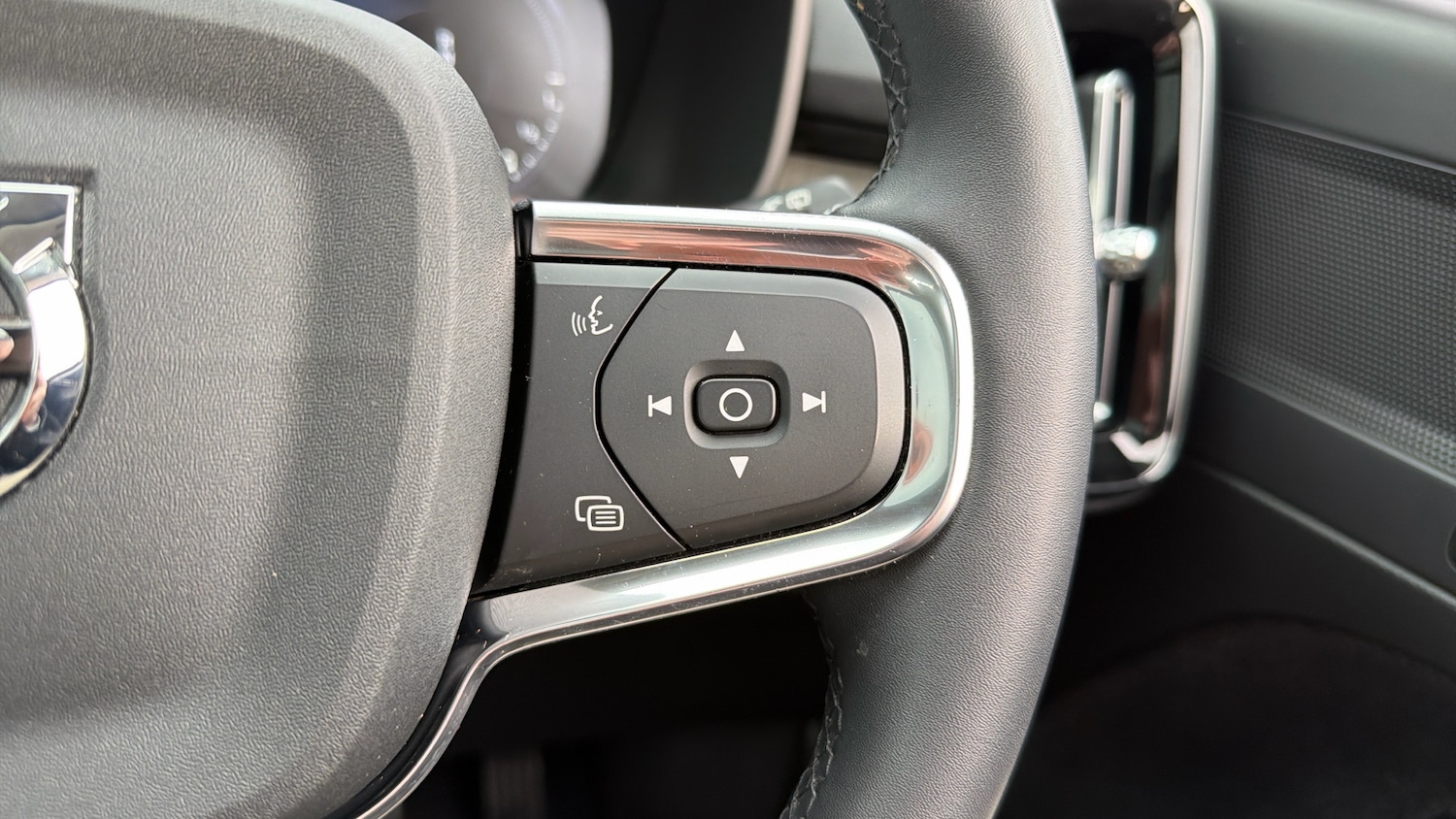 Used Volvo XC40 2022 for sale - 76653200: Photo 19