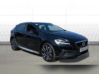 Used Volvo V40 2018 for sale - 79261021: Photo