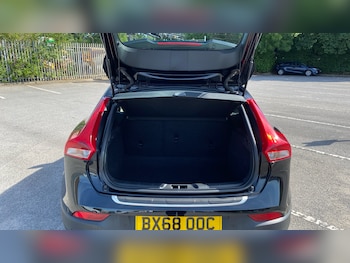 Used Volvo V40 2018 for sale - 79261021: Photo