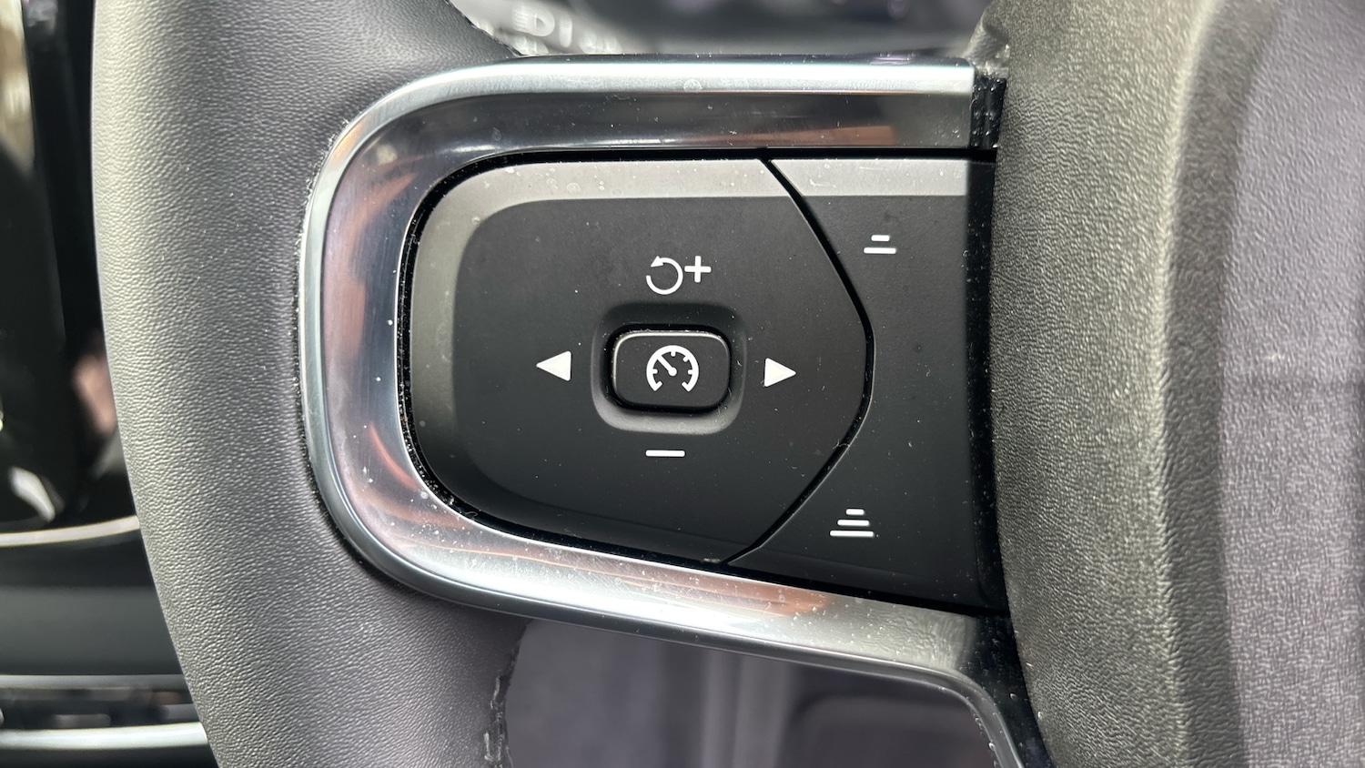 Used Volvo XC40 2023 for sale - 76045380: Photo 18