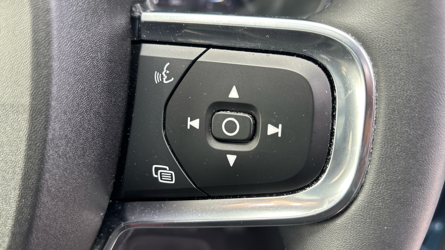 Used Volvo XC40 2023 for sale - 76045380: Photo 19