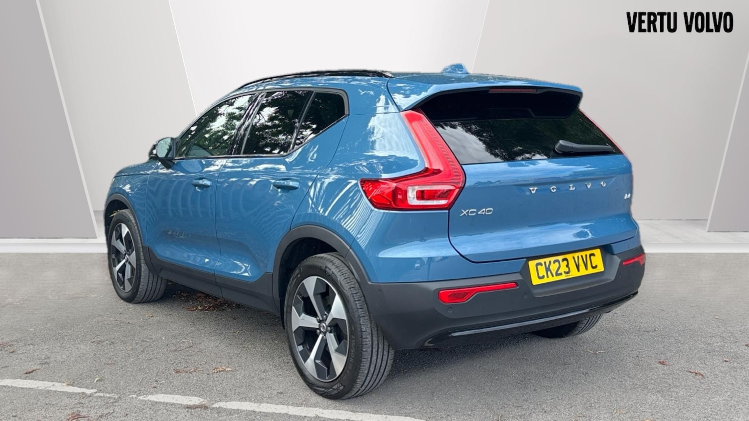 Used Volvo XC40 2023 for sale - 76045380: Photo 2