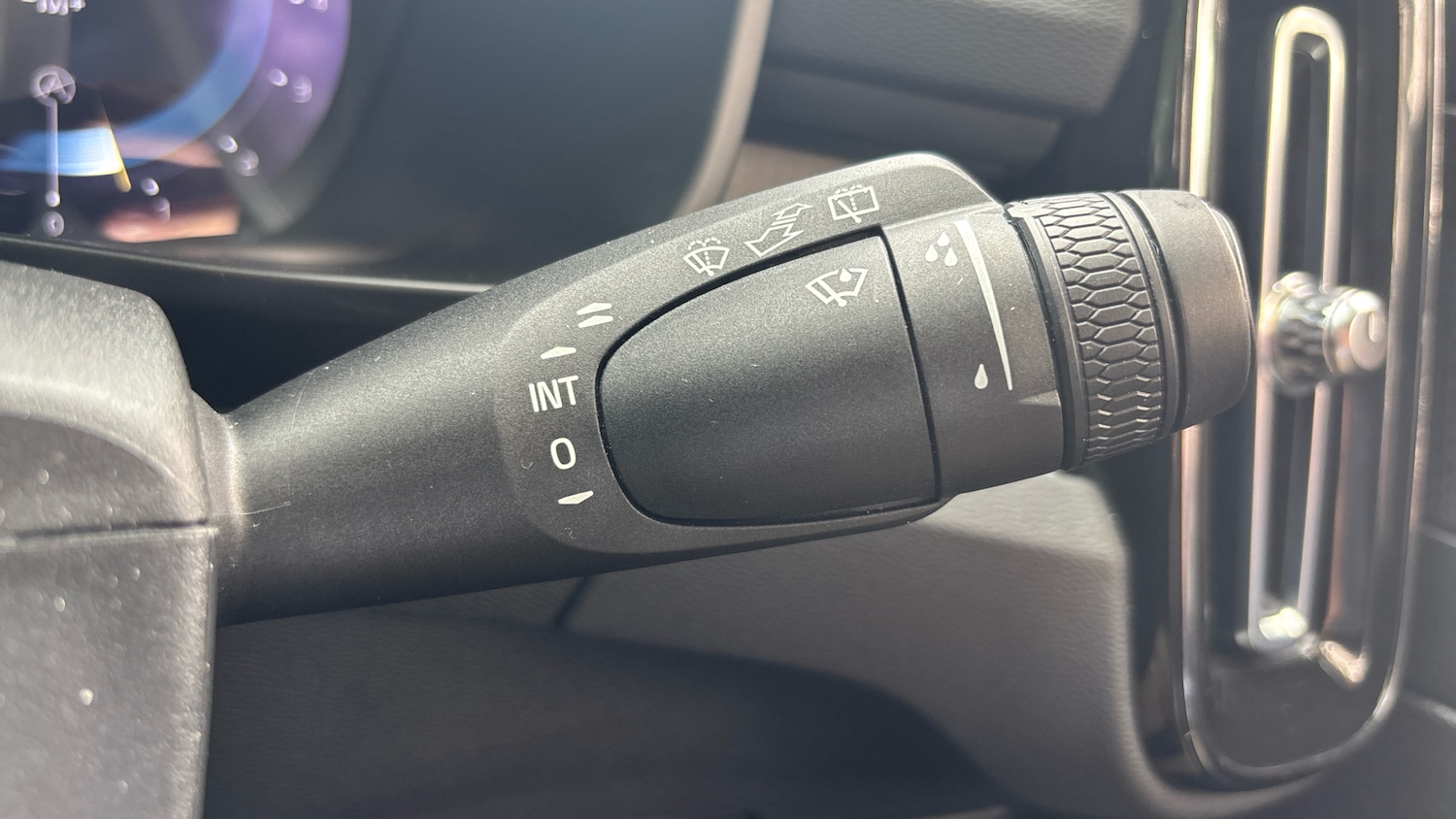 Used Volvo XC40 2023 for sale - 76045380: Photo 25