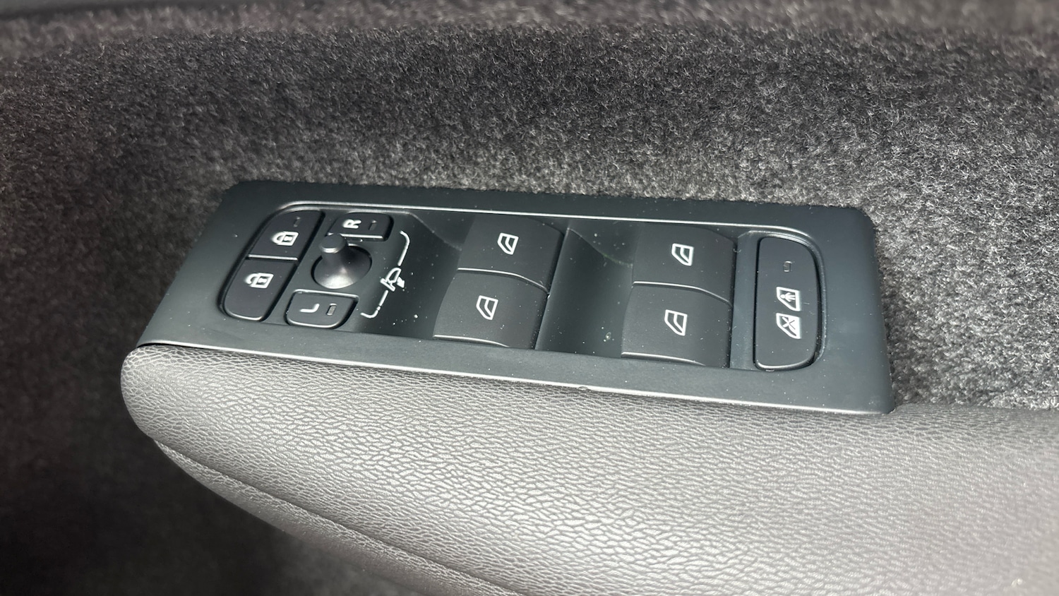 Used Volvo XC40 2023 for sale - 76045380: Photo 28