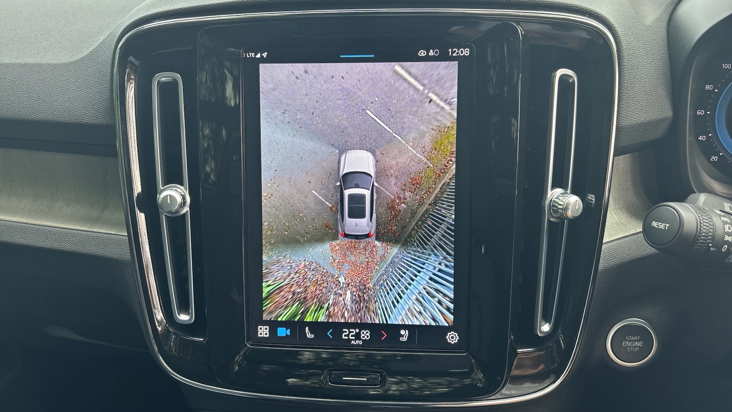 Used Volvo XC40 2023 for sale - 76045380: Photo 32