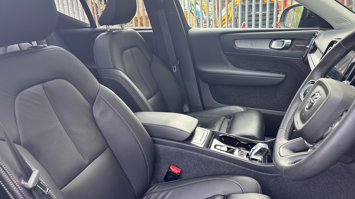 Used Volvo XC40 2023 for sale - 76045380: Photo 9