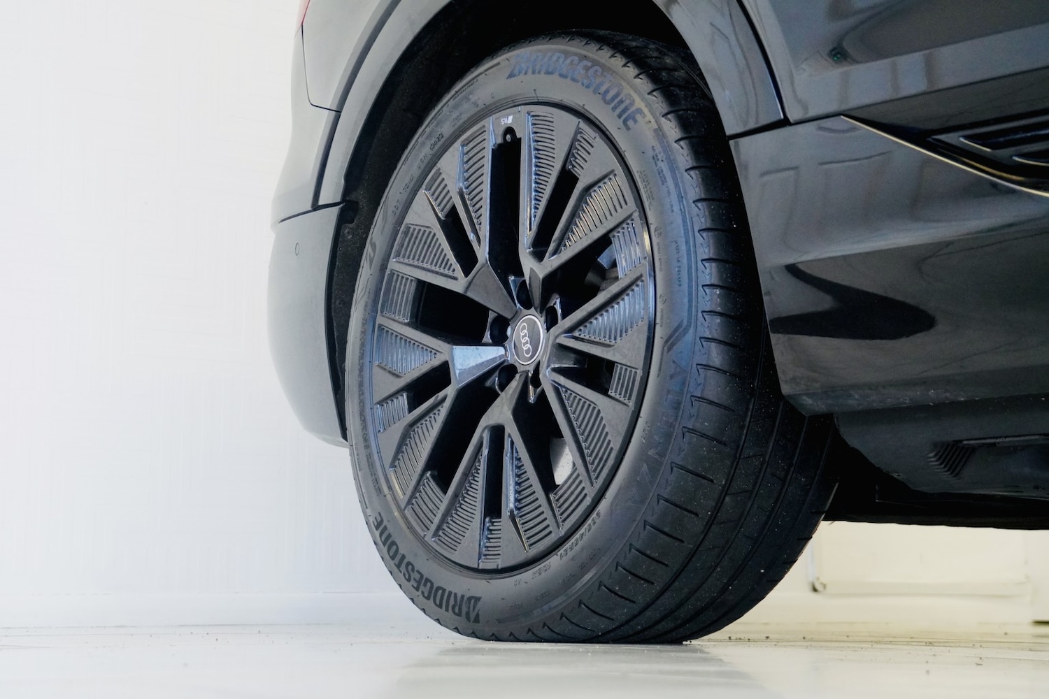 Used Audi Q8 2023 for sale - 77251323: Photo 13