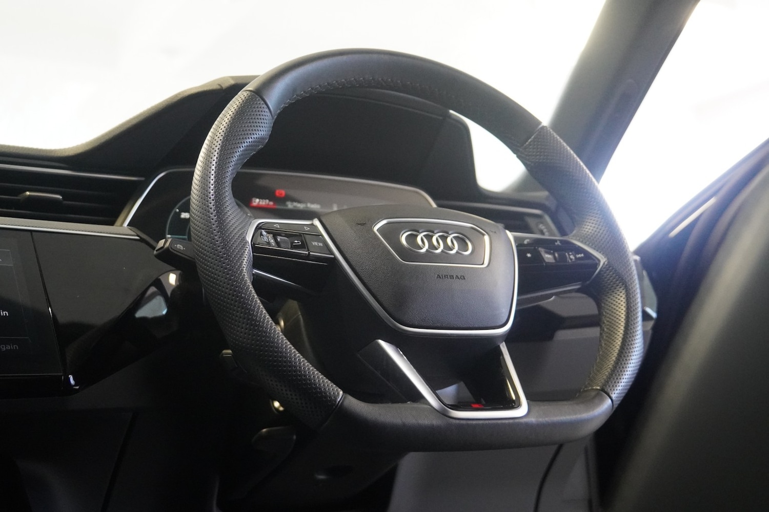 Used Audi Q8 2023 for sale - 77251323: Photo 24