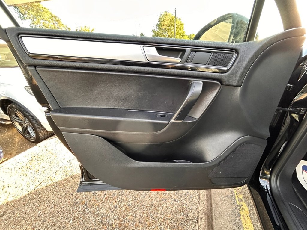 Used Volkswagen Touareg 2016 for sale - 76132638: Photo 14