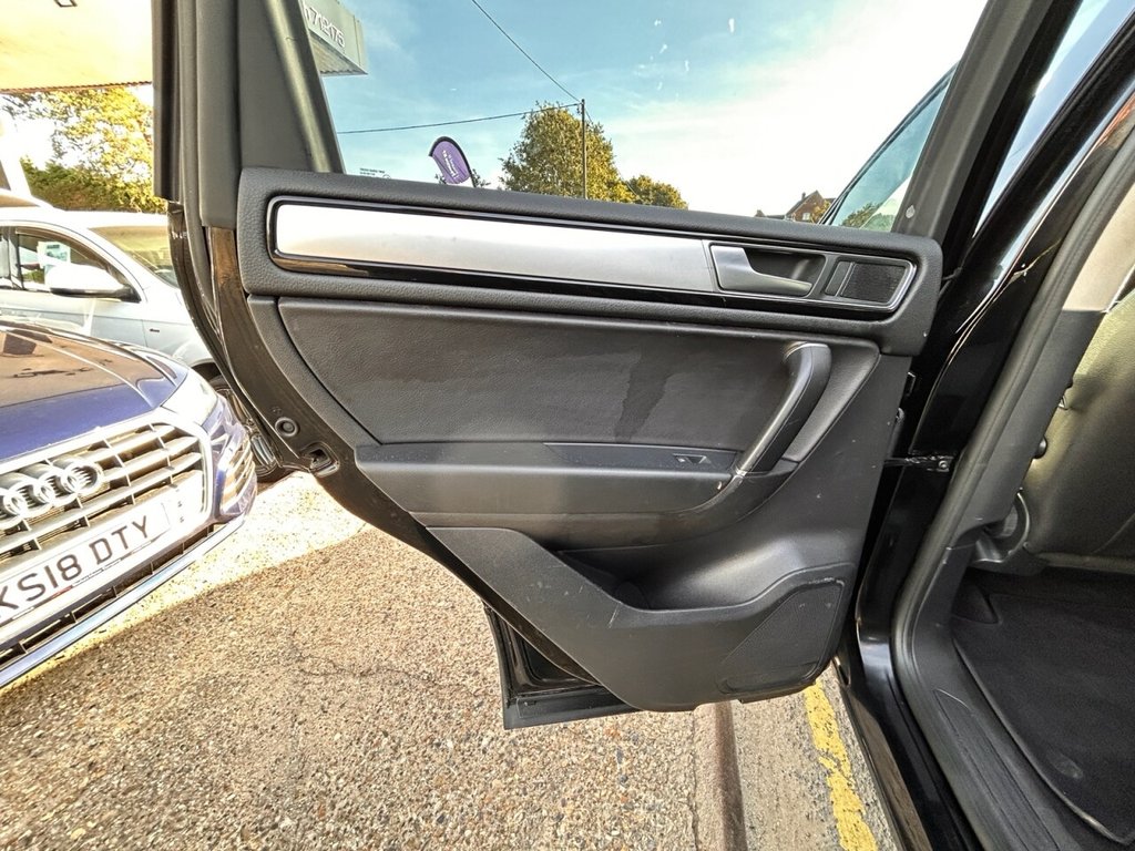 Used Volkswagen Touareg 2016 for sale - 76132638: Photo 18