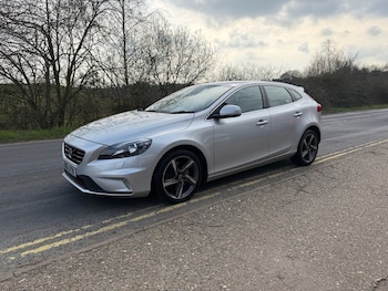 Used Volvo V40 2016 for sale - 77976473: Photo