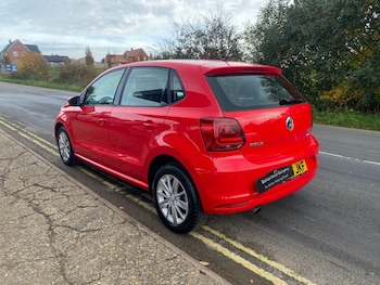 Used Volkswagen Polo 2015 for sale - 76350610: Photo