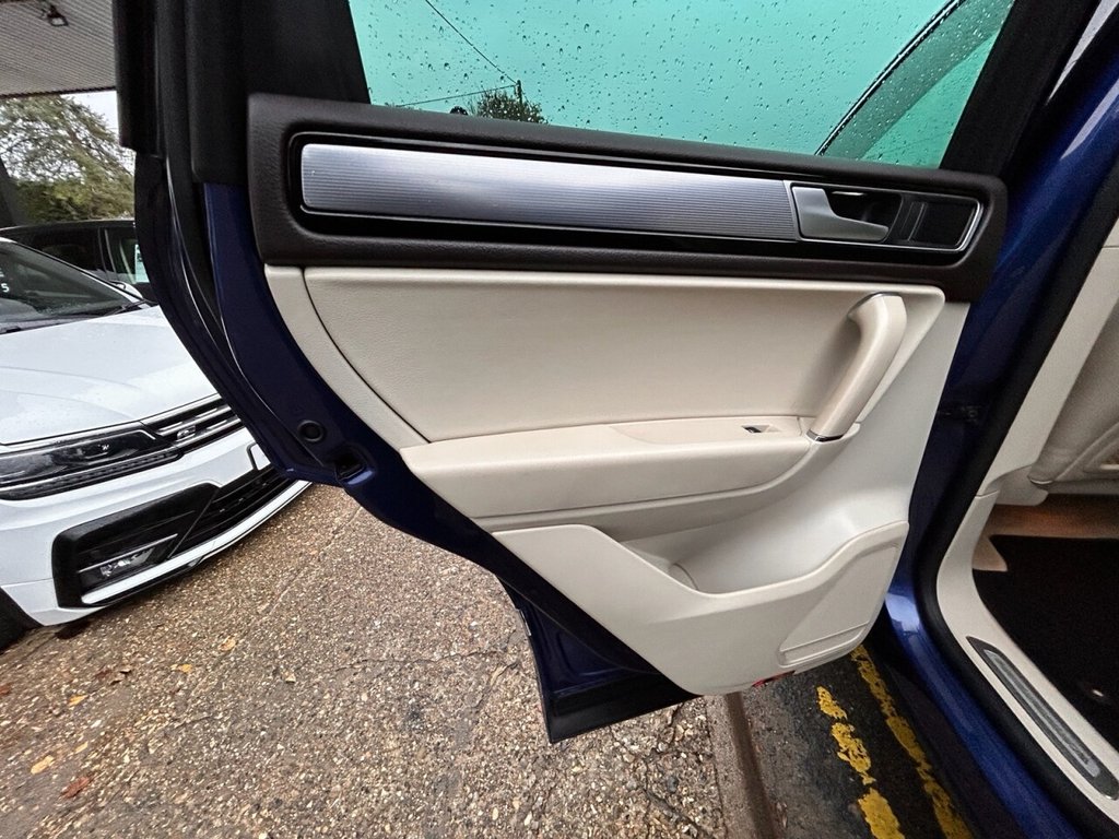 Used Volkswagen Touareg 2015 for sale - 76417598: Photo 21