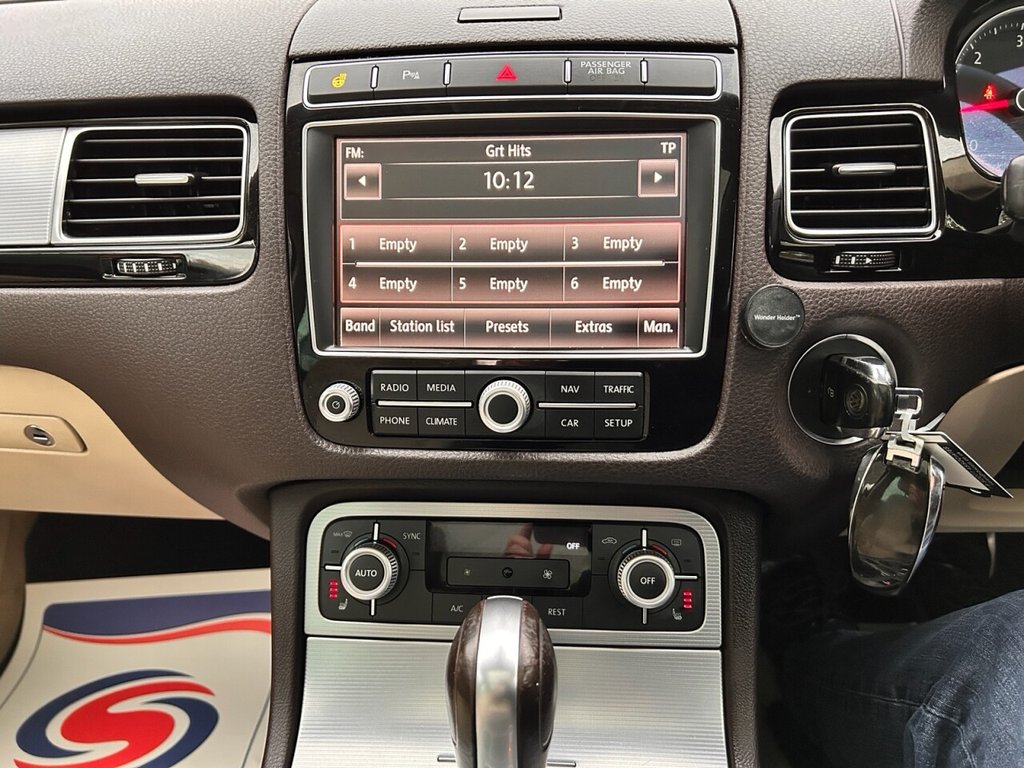 Used Volkswagen Touareg 2015 for sale - 76417598: Photo 32