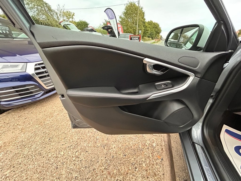 Used Volvo V40 2018 for sale - 76048451: Photo 12