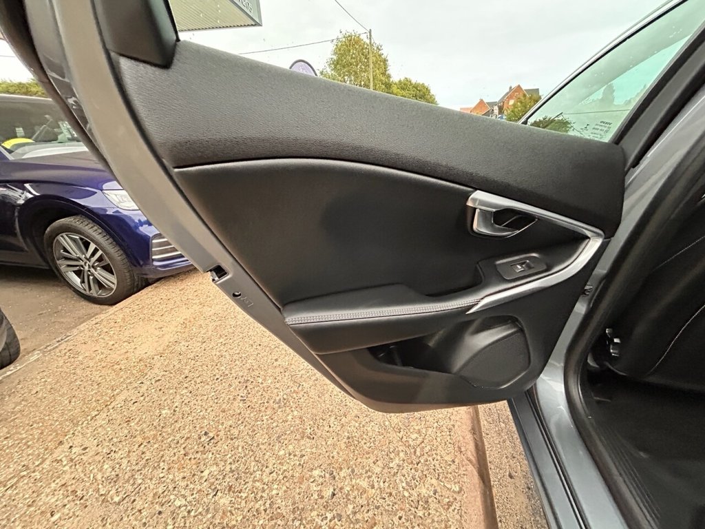 Used Volvo V40 2018 for sale - 76048451: Photo 15