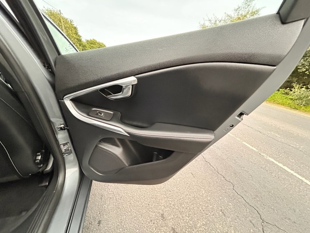 Used Volvo V40 2018 for sale - 76048451: Photo 17