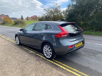 Used Volvo V40 2014 for sale - 76245385: Photo