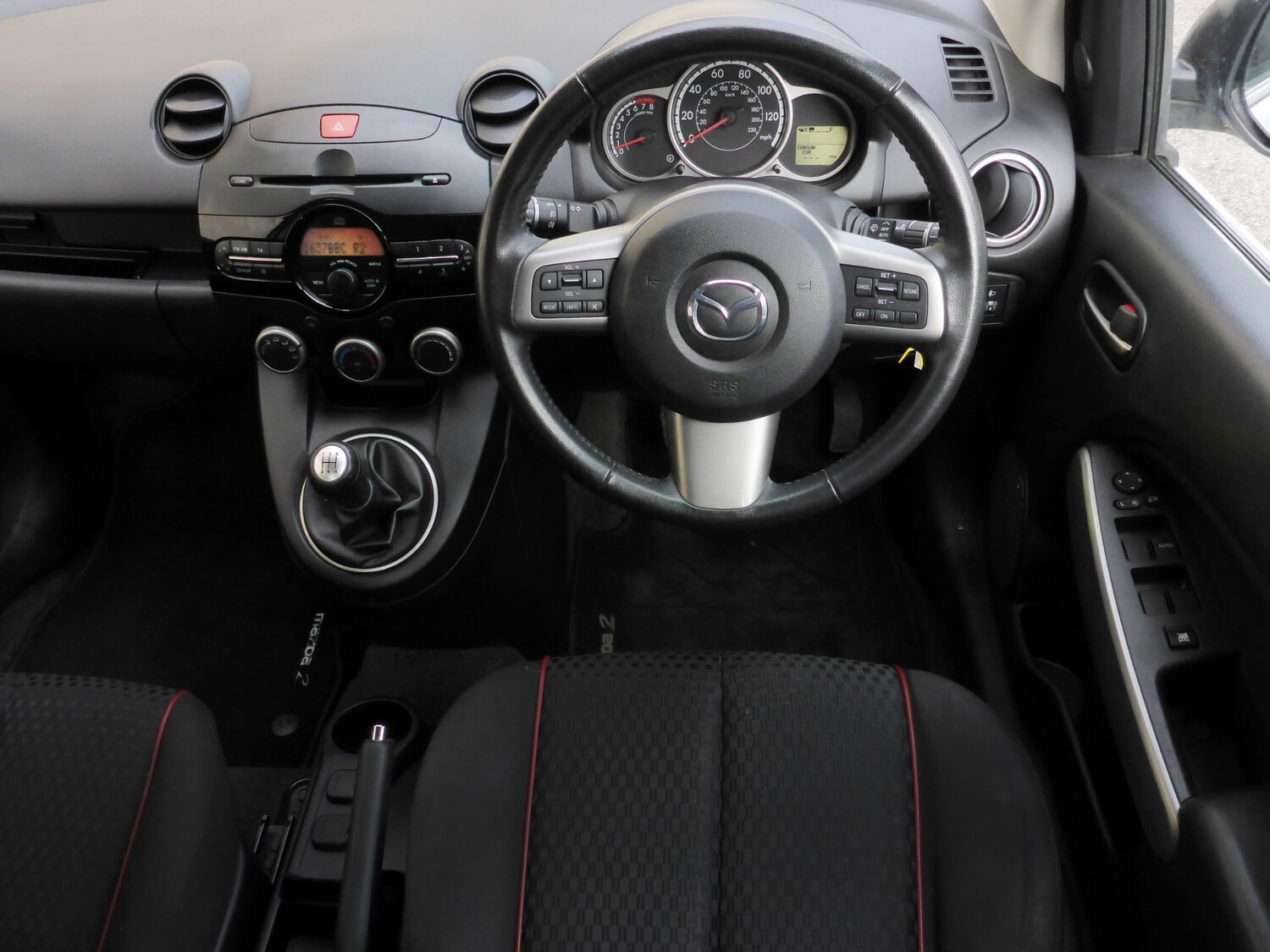 Used Mazda Mazda2 2012 for sale - 76757053: Photo 6