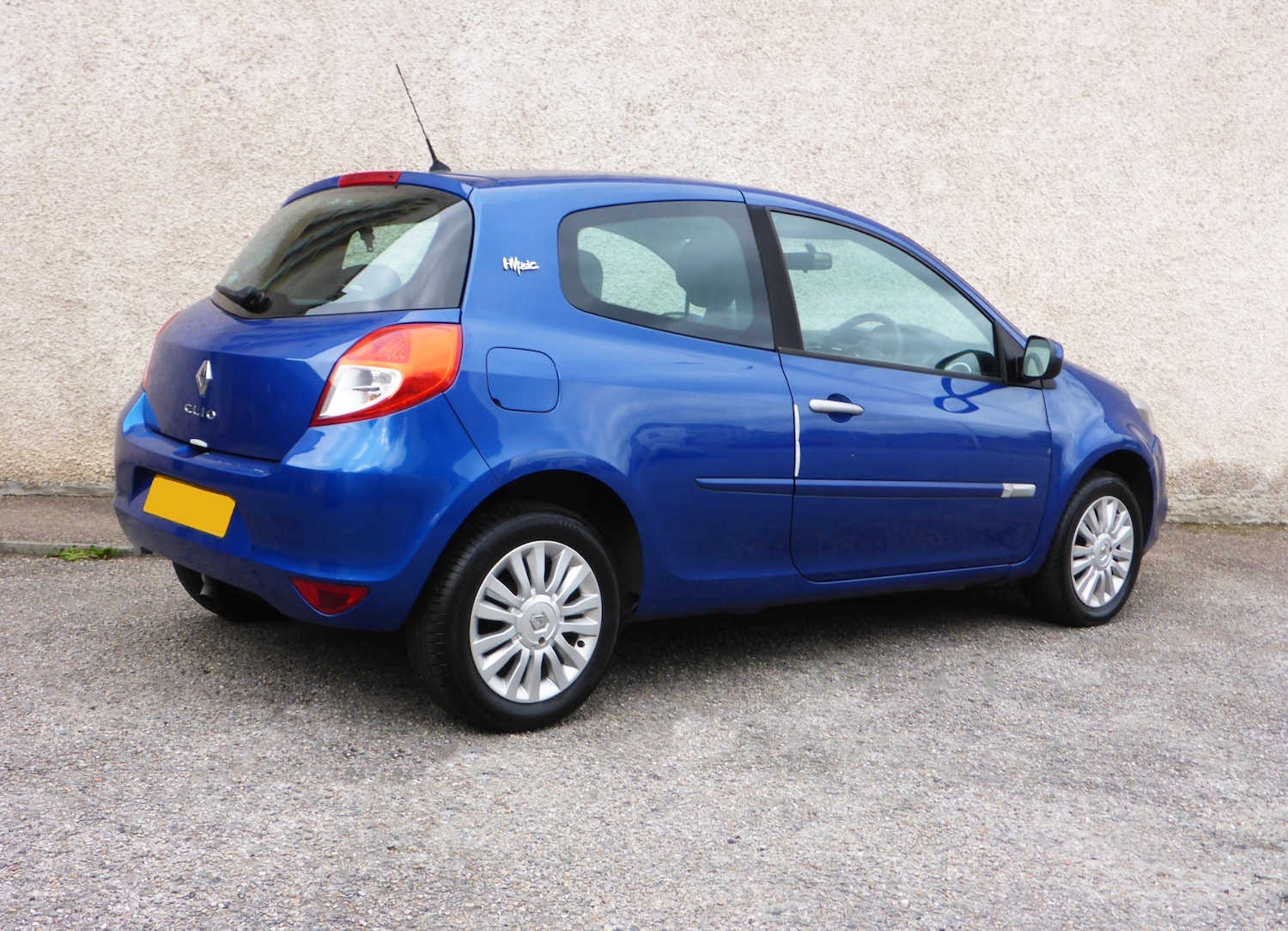 Used Renault Clio 2011 for sale - 76379119: Photo 2