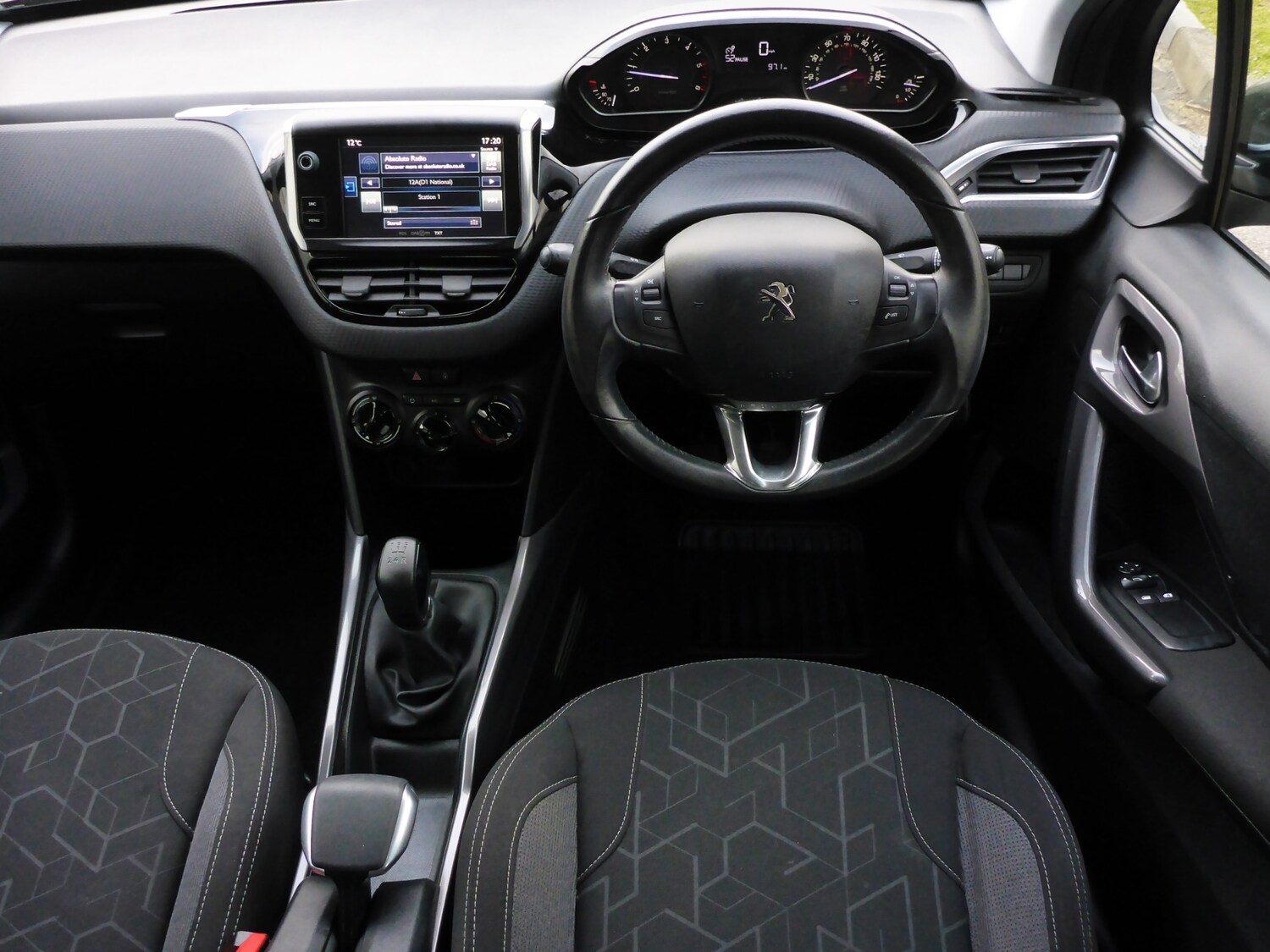 Used Peugeot 2008 2016 for sale - 78105109: Photo 6