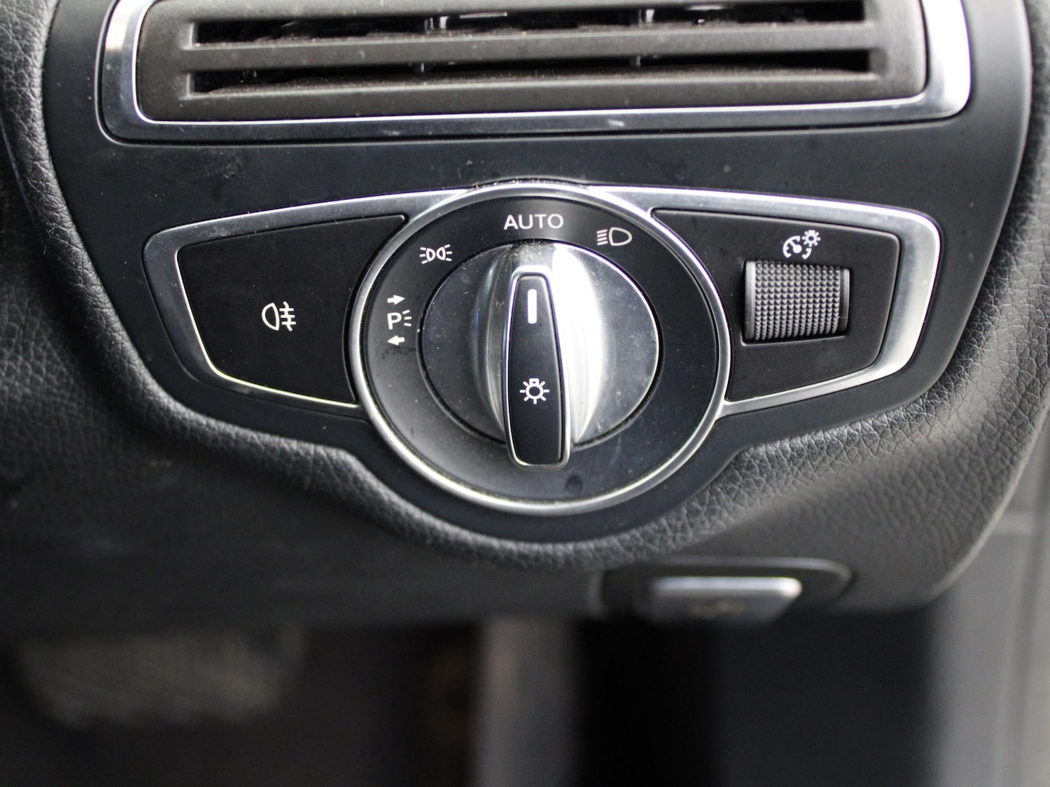 Used Mercedes-Benz C Class 2019 for sale - 78210802: Photo 35