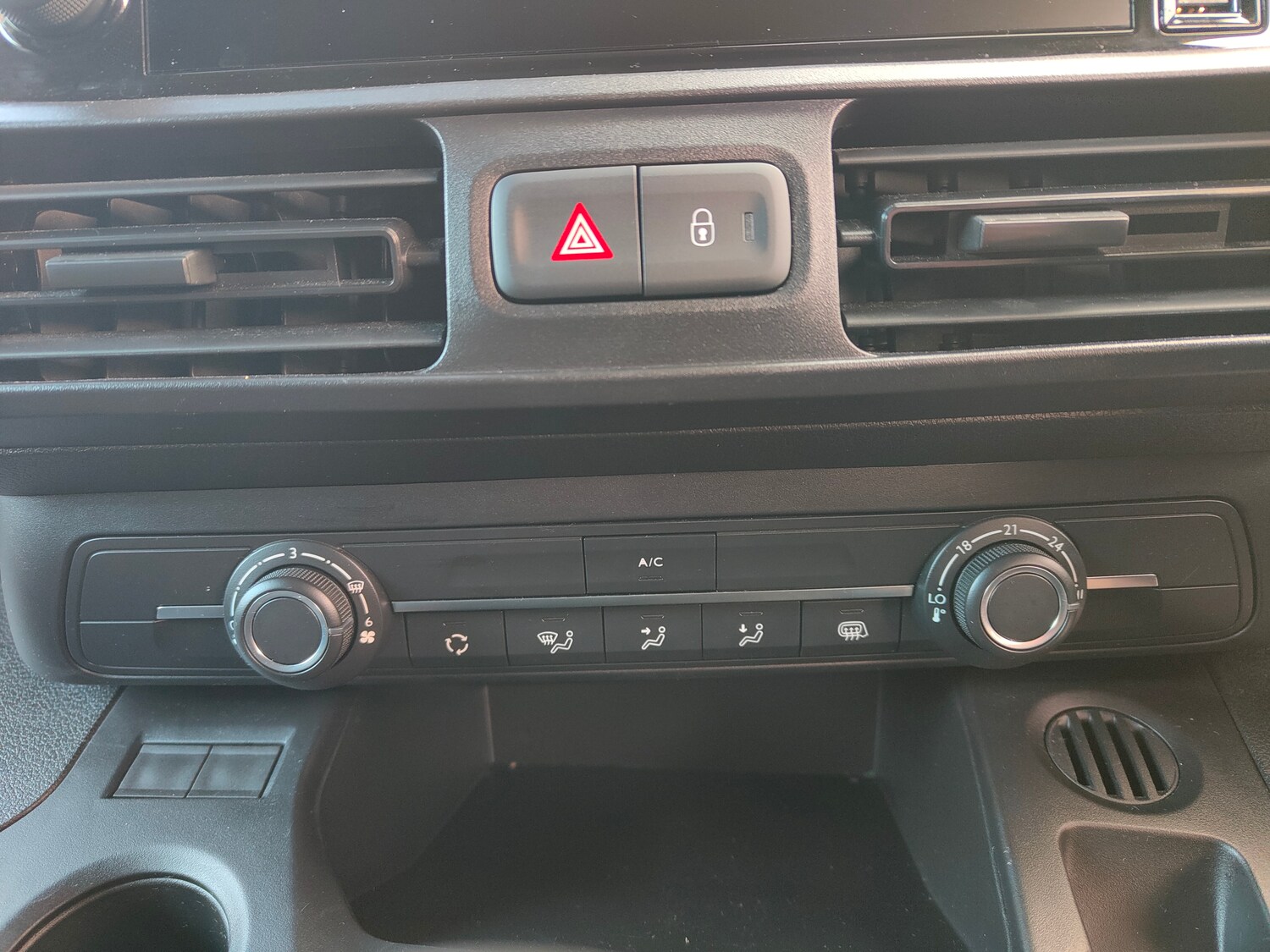 Used Peugeot Partner 2022 for sale - 76755385: Photo 10