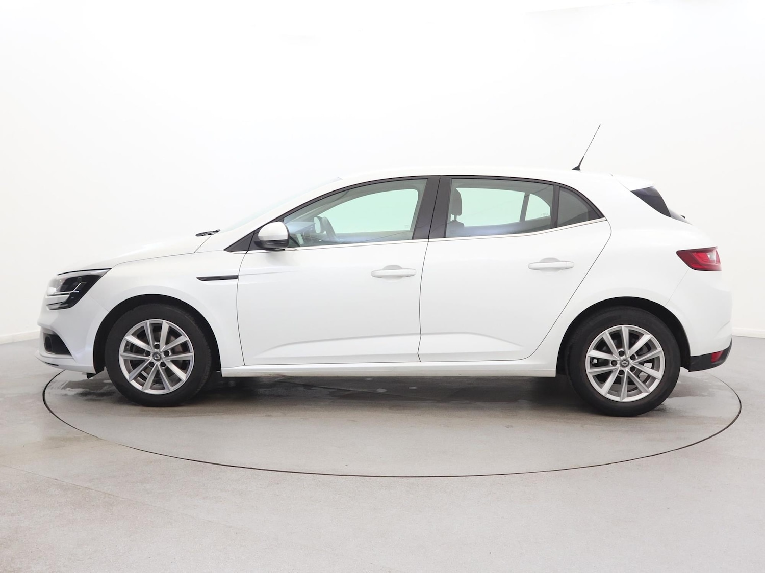 Used Renault Megane 2020 for sale - 78210776: Photo 4
