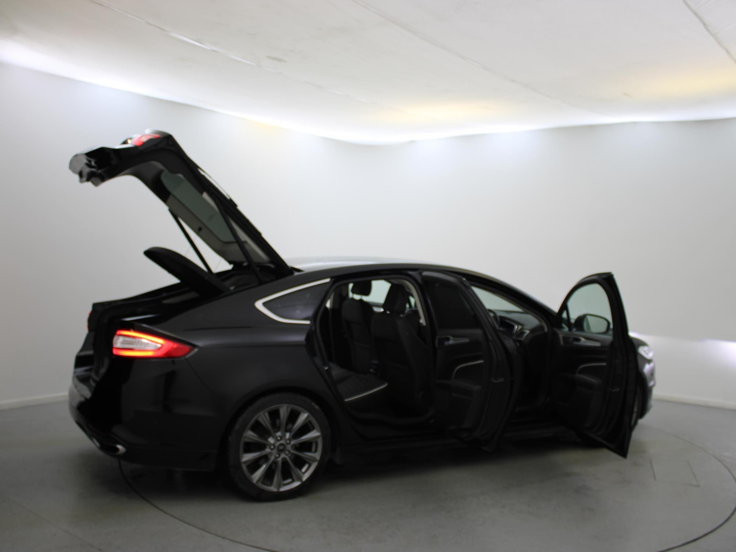 Used Ford Mondeo 2018 for sale - 76515793: Photo 32