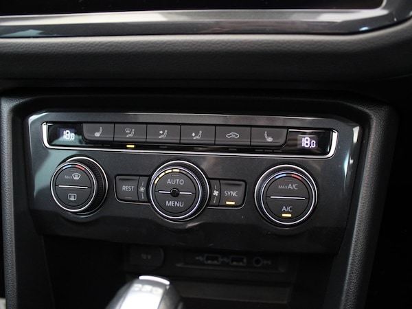 Used Volkswagen Tiguan 2018 for sale - 75651069: Photo 32