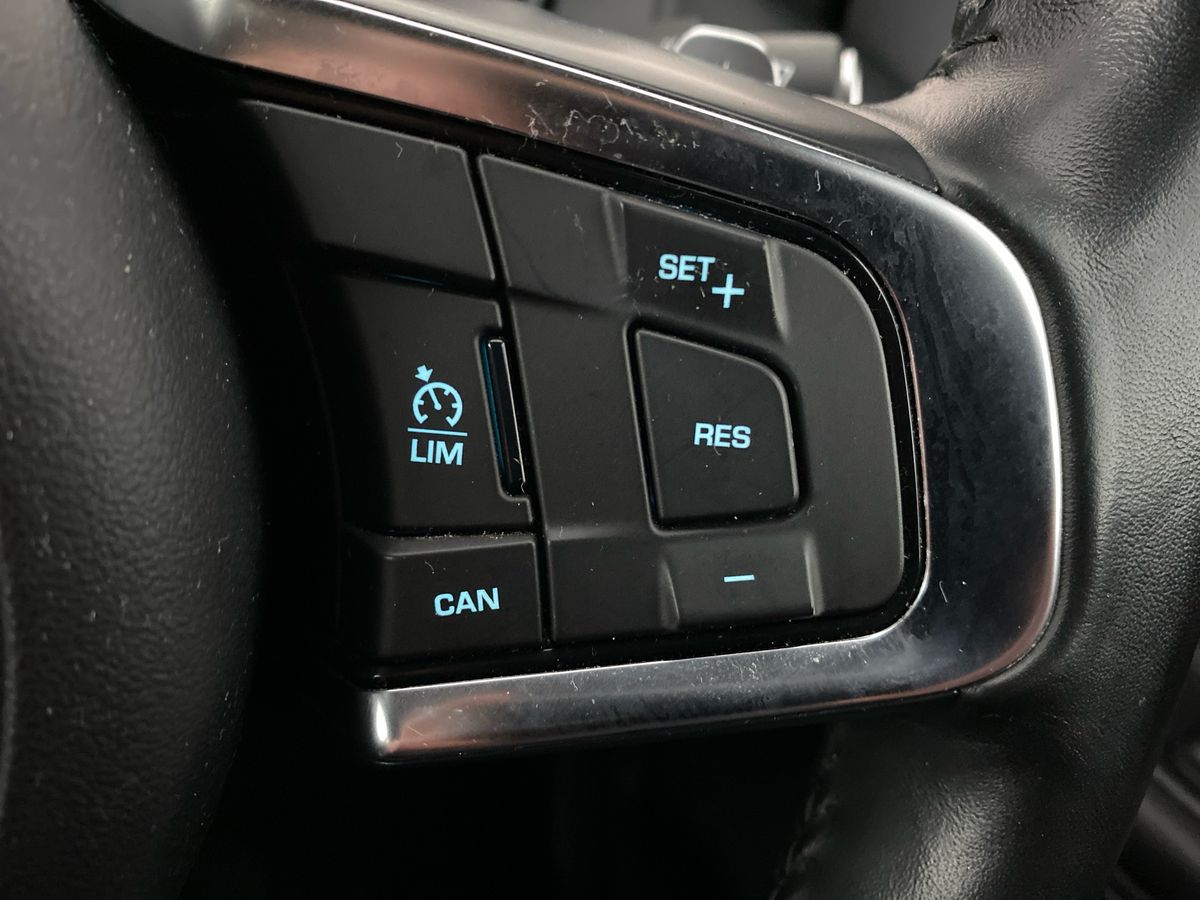 Used Jaguar XE 2017 for sale - 77979672: Photo 21