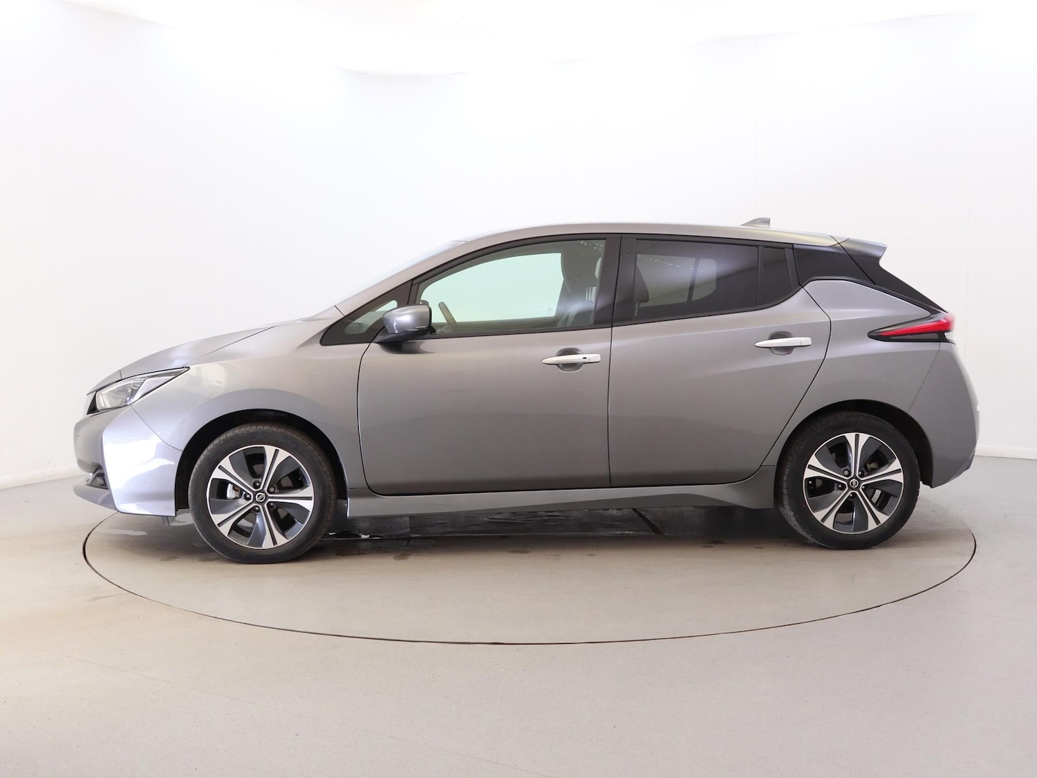 Used Nissan Leaf 2021 for sale - 76157947: Photo 4