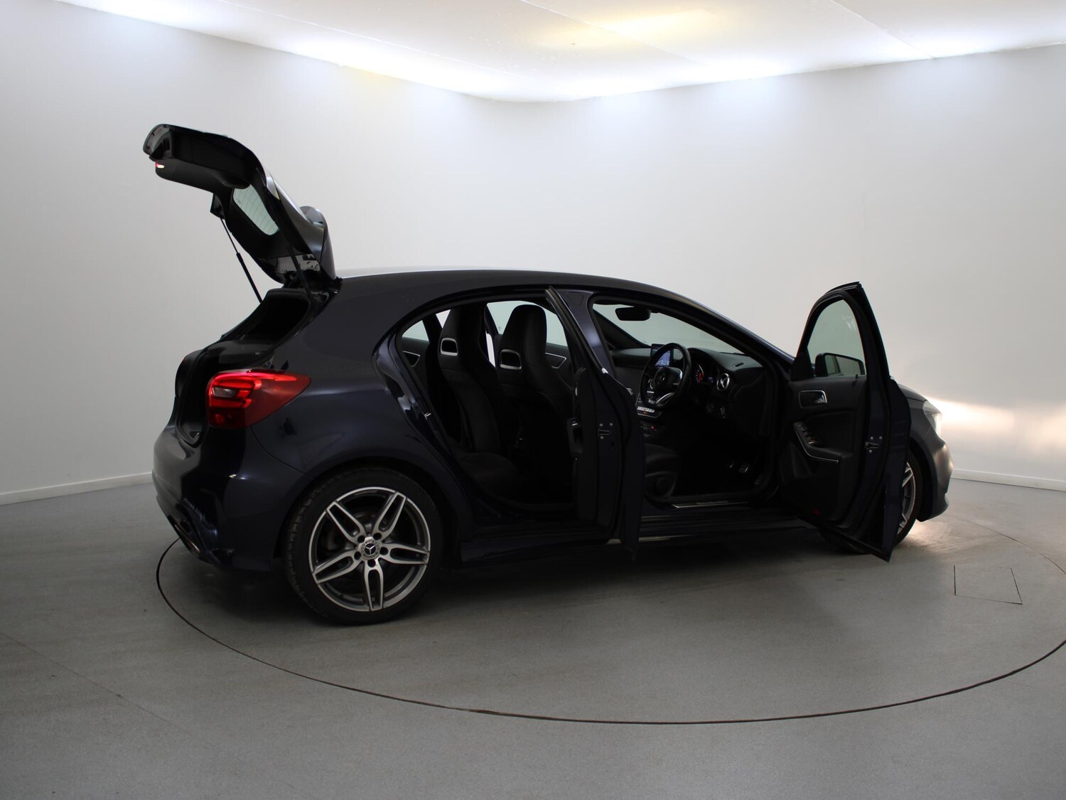 Used Mercedes-Benz A-Class 2018 for sale - 76047440: Photo 36