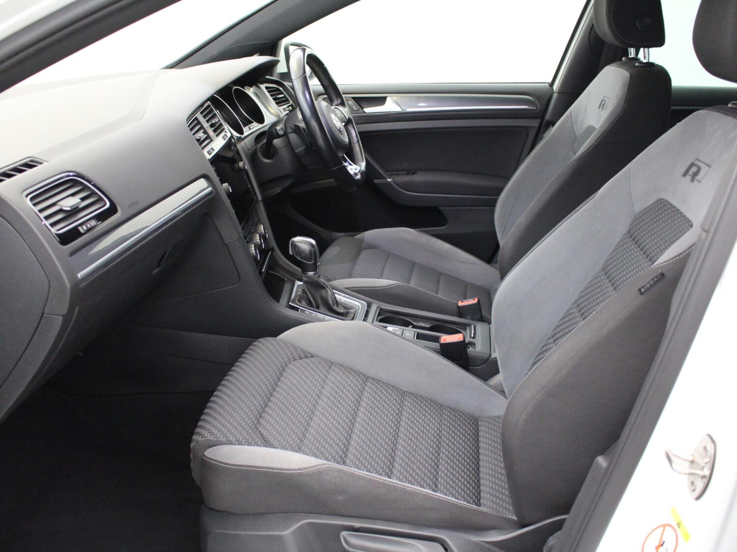 Used Volkswagen Golf 2019 for sale - 77687101: Photo 10