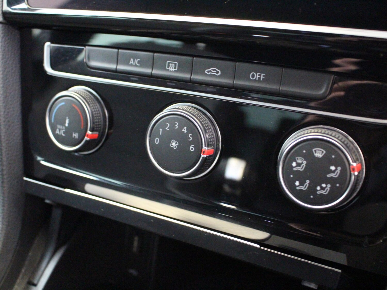 Used Volkswagen Golf 2019 for sale - 77687101: Photo 28