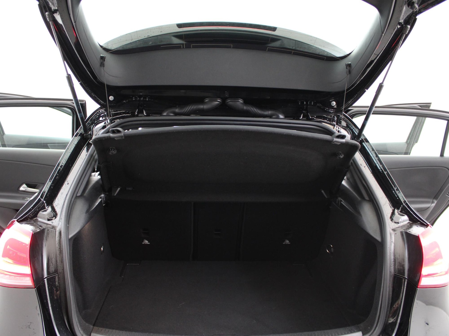 Used Mercedes-Benz A-Class 2018 for sale - 77635146: Photo 37