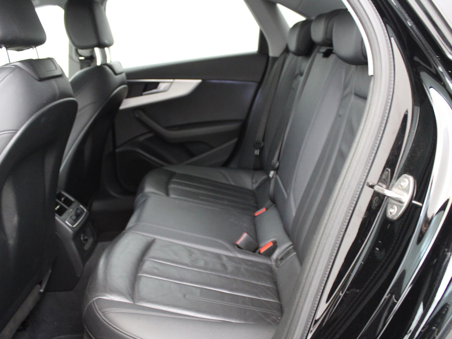 Used Audi A4 2017 for sale - 76047391: Photo 11
