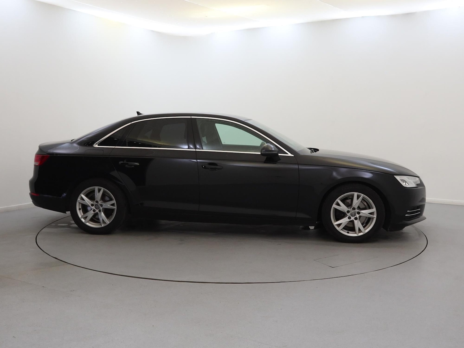 Used Audi A4 2017 for sale - 76047391: Photo 8