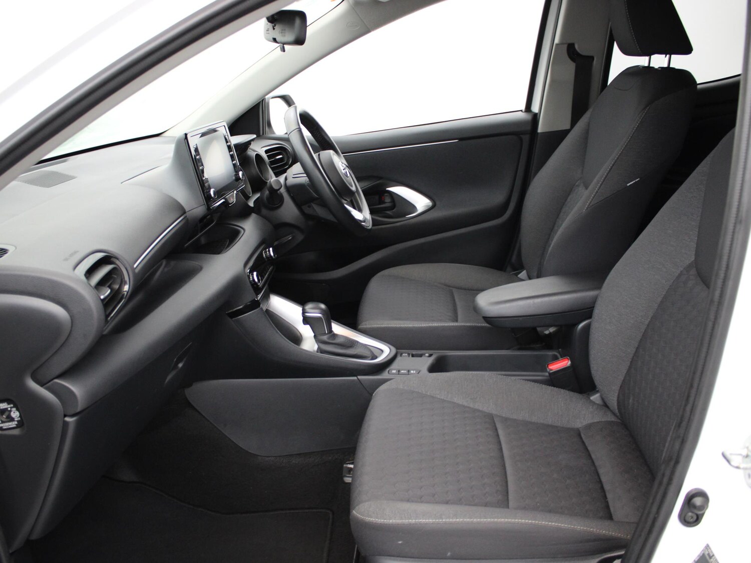 Used Toyota Yaris 2022 for sale - 76442680: Photo 11