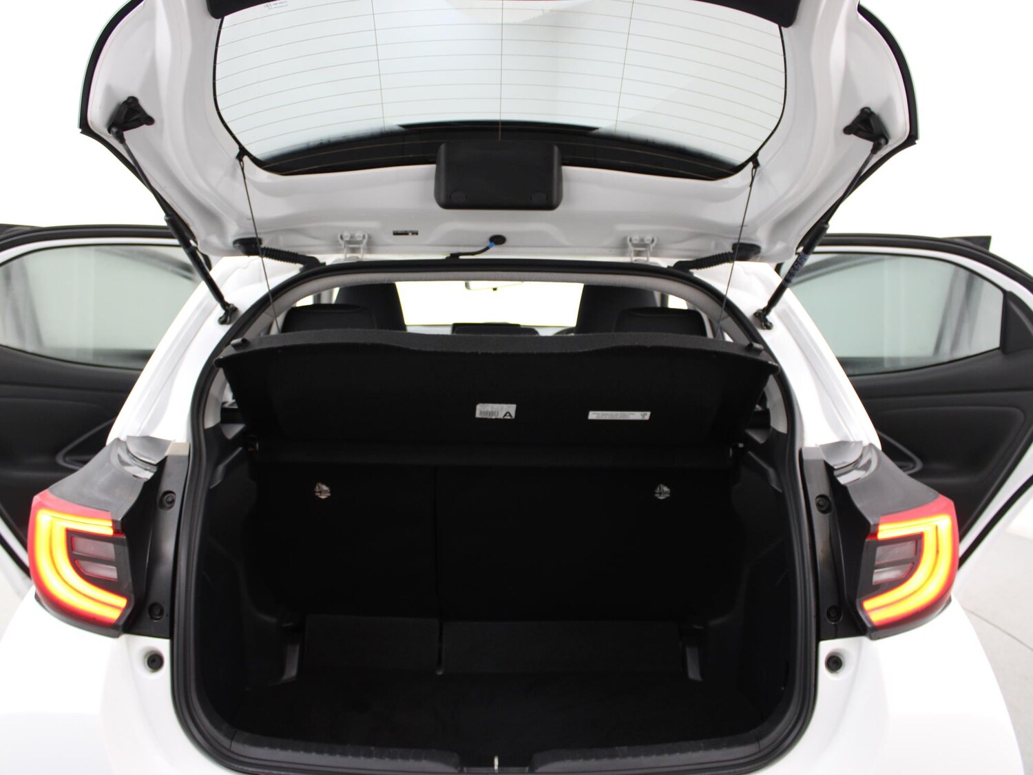 Used Toyota Yaris 2022 for sale - 76442680: Photo 37