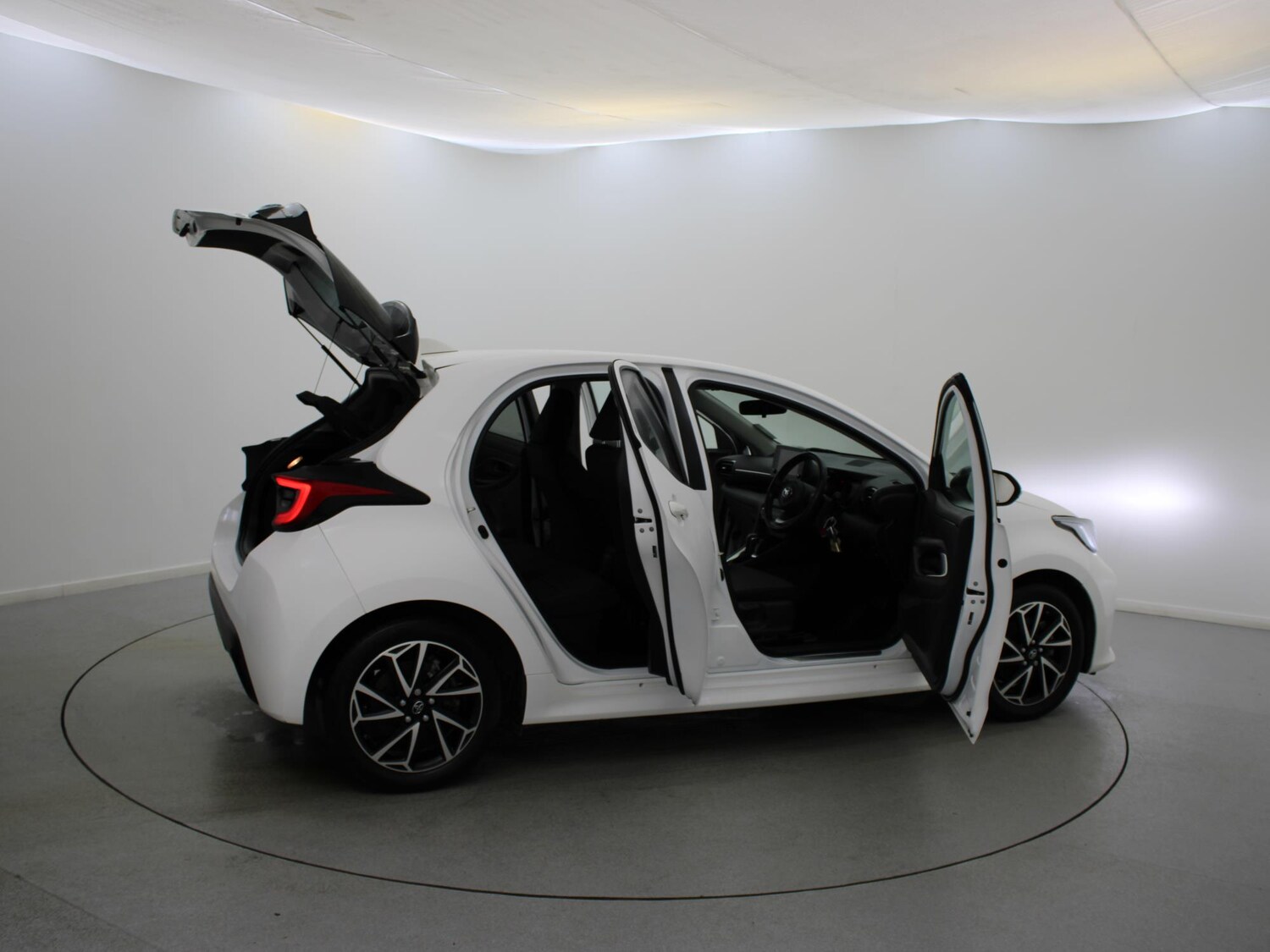 Used Toyota Yaris 2022 for sale - 76442680: Photo 38