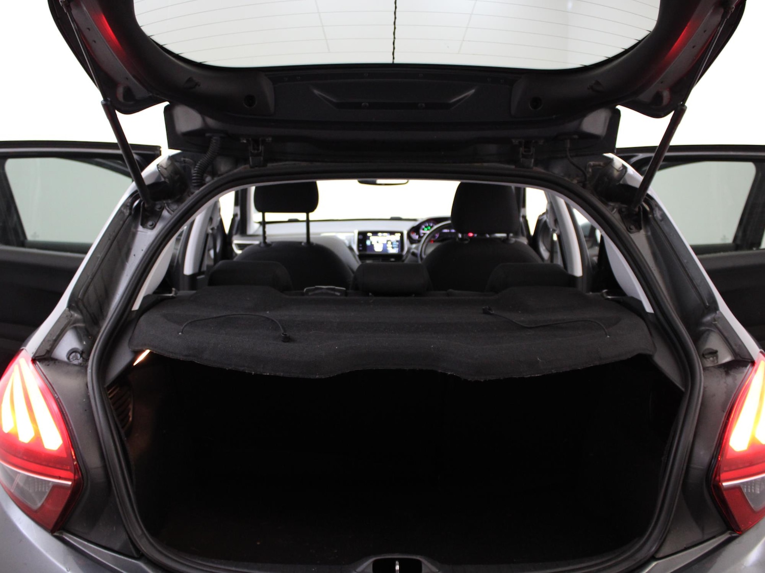 Used Peugeot 208 2016 for sale - 76502853: Photo 30