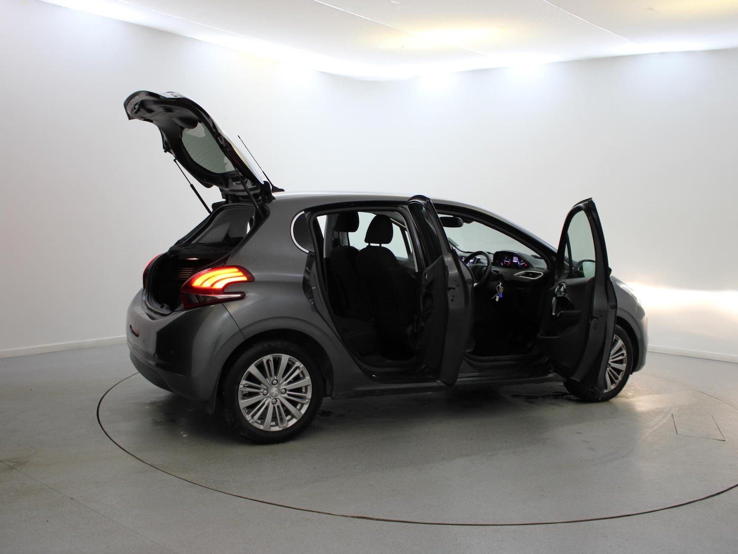 Used Peugeot 208 2016 for sale - 76502853: Photo 31